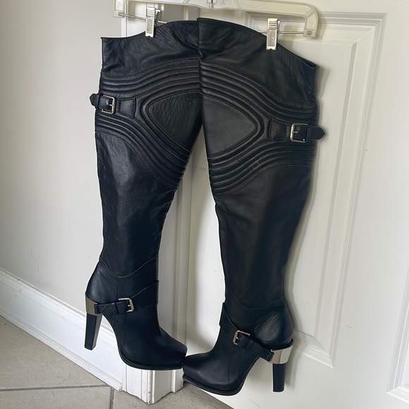Over the knee motorcycle style leather boot. Metal Heel stirrup, padded knee . - Picture 1 of 10